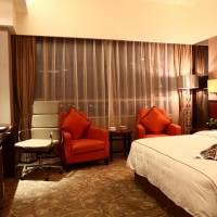 Deluxe Queen Room with Garden View