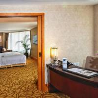 Corner Suite - East Wing