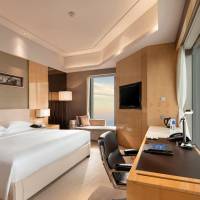 Executive King Room - Corner with Access to Executive Lounge