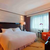1 King Bed Premium Club Floor