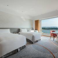 2 Twin Beds Premium Jinji Lake View