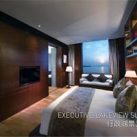 Executive Suite with Lake View