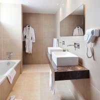 One-Bedroom Suite with Sea View