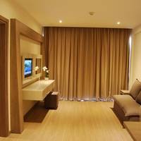 Family One-Bedroom Suite