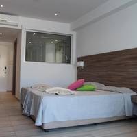 Family Swim-Up Room