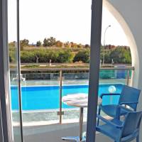 Deluxe One-Bedroom Apartment with Pool View