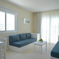 One-Bedroom Suite with Sea View (2 Adults + 2 Children)