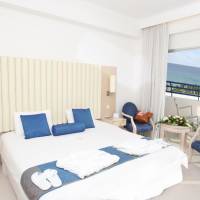 Double or Twin Room with Partial Sea View