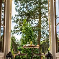 Apartment with Garden View