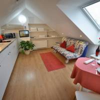 Attic Apartment with Free Parking