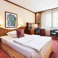 Comfort Queen Room