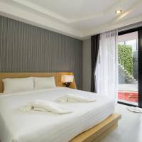 Deluxe Room With Pool Access