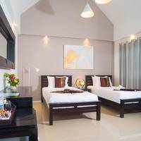 Deluxe Twin Suite with Partial Sea View
