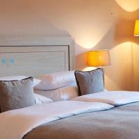Classic Suite with Balcony and Garden View