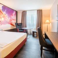 Business Suite Single with Queensize Bed