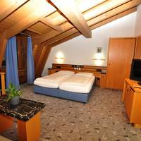 King Studio with Sofa Bed