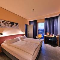 Business Queen Room