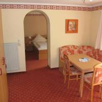 Family Room (2 Adults + 2 Children)