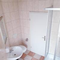 Standard Twin Room with Shared Bathroom