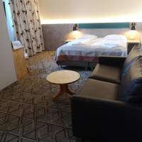Family Room (2 Adults + 3 Children)