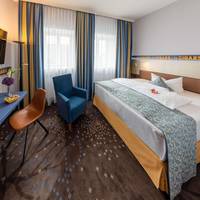 Single Room with Queen Bed - Non-Smoking