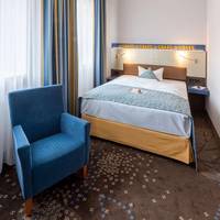 Single Room with Queen Bed and Courtyard View