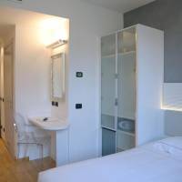 Classic Single Room with Queen Bed