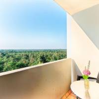Deluxe Single Queen Room with Balcony - Non-Smoking