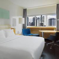 Superior Queen Room with Skyline View