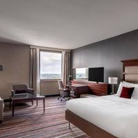 Club Suite, M Club lounge access, Suite, 1 King, Sofa bed