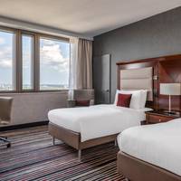 Club Room, M Club lounge access, Guest room, Top floor, 2 Twin Beds