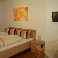 Doppelzimmer mit kleinem Bad