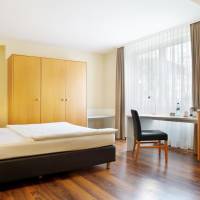 Business Queen Room