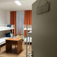 Dormitory Room with Shared Bathroom (5 Adults)