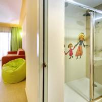 Family Suite (3 Adults + 2 Children)
