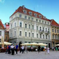 Apartment with Town Hall Square View