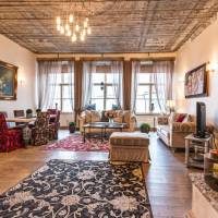 Deluxe Two-Bedroom Apartment with Fireplace