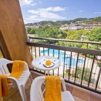 One-Bedroom Family Apartment with Balcony (2-5 Adults)