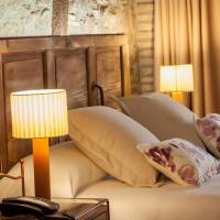 Deluxe Double Room with fireplace and arc
