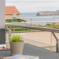 Three-Bedroom Apartment with Balcony and Sea View - Acacio Gutierrez, 118 