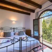 Double or Twin Room with Mountain View