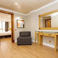 Family Suite (2 Adults + 2 Children)