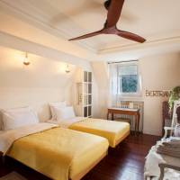 Standard Double Room with Shared Bathroom