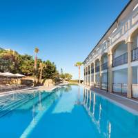 Deluxe Double Room with Shared Pool 