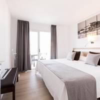 Superior One-Bedroom Apartment