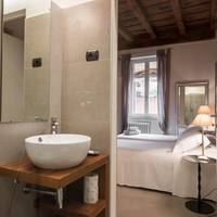 Superior One-Bedroom Apartment