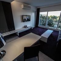 One-Bedroom Suite Sea Side