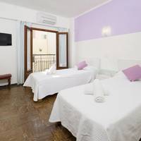 Twin Room with air conditioning and balcony