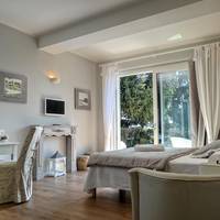 Triple Room with Extra Bed and Garden View
