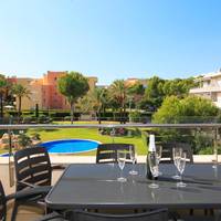 Family Apartment with Pool View 